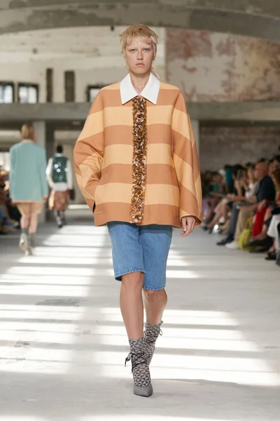 Look 52